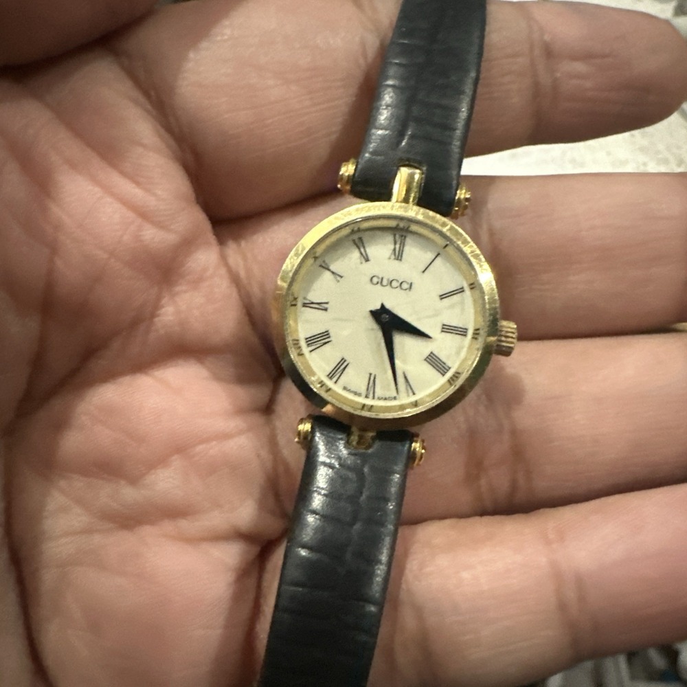 Vintage Authentic Gucci Swiss Made Ladies Watch Burgandi Sherry Line 22mm Repair